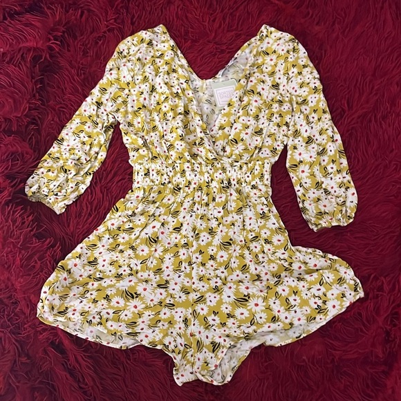 The Vanity Room Yellow Floral Romper (XS) - Picture 6 of 9